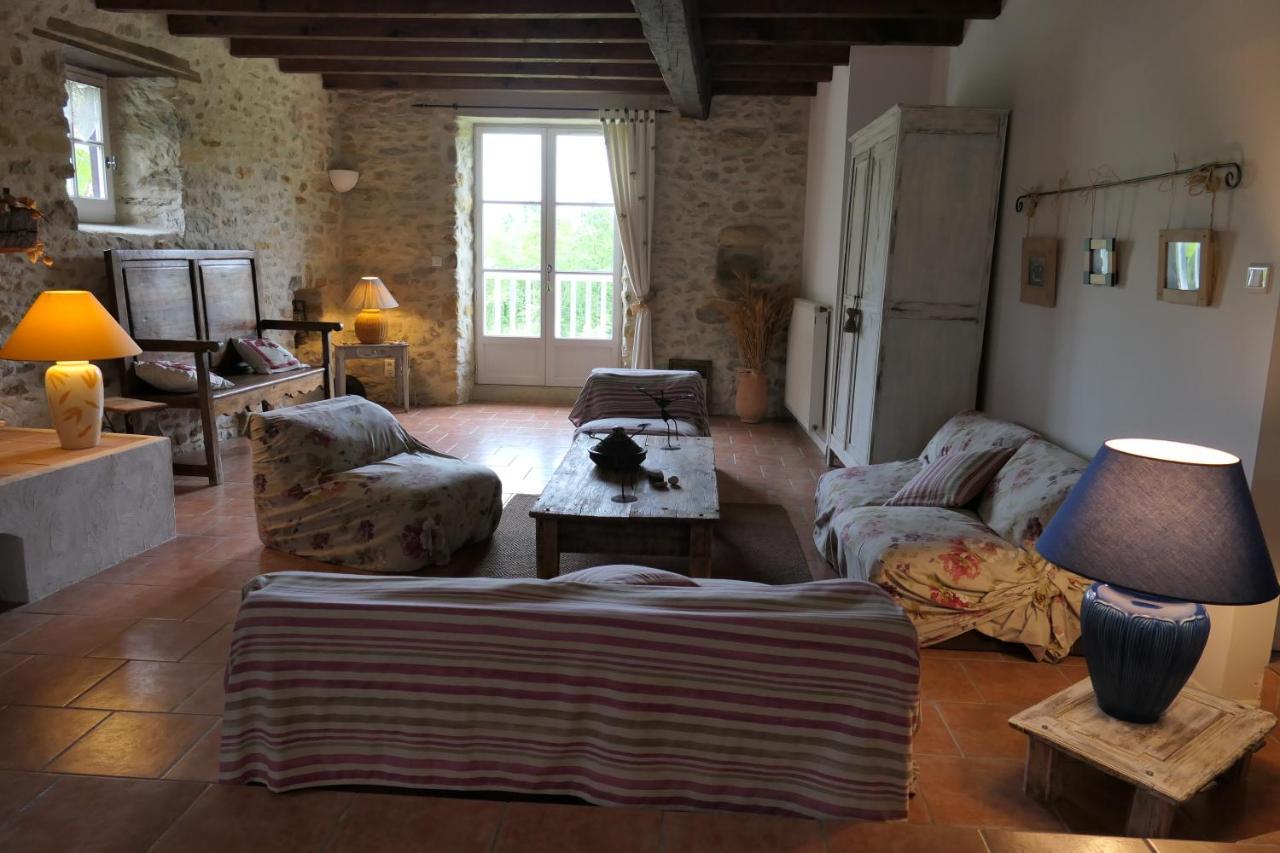 Bed and Breakfast La Ferme Dagué à Lasseube Extérieur photo