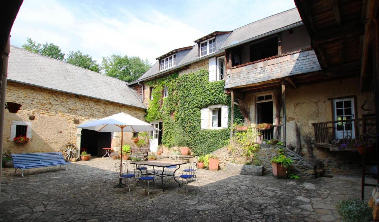 Bed and Breakfast La Ferme Dagué à Lasseube Extérieur photo
